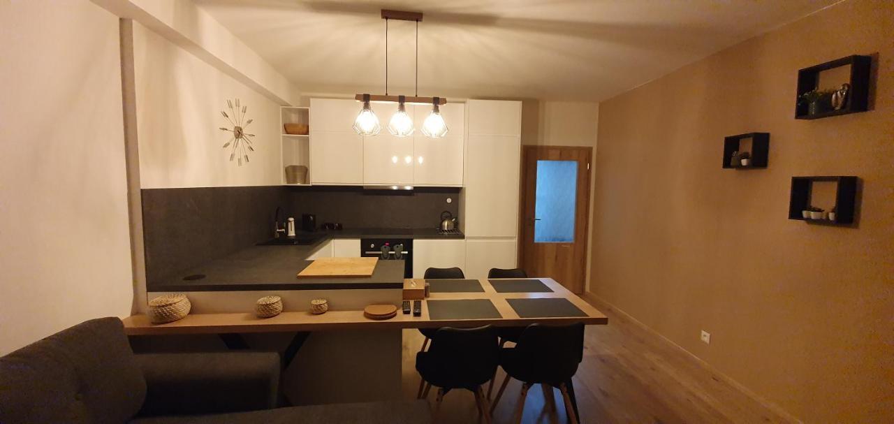 Apartman Nerudovka D 104, Finska Sauna, Garazove Stani Loucna pod Klinovcem Luaran gambar