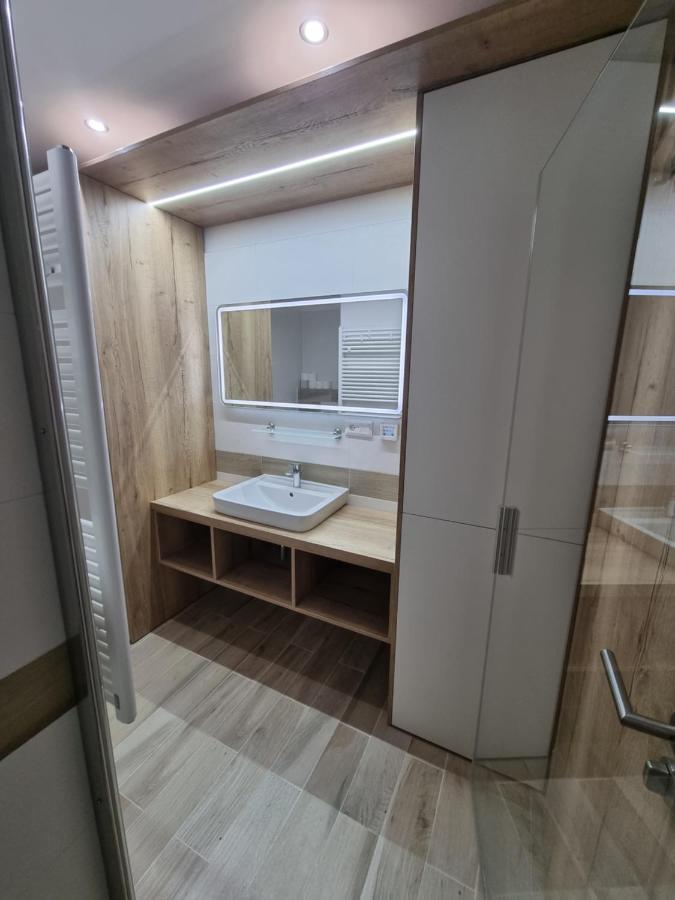 Apartman Nerudovka D 104, Finska Sauna, Garazove Stani Loucna pod Klinovcem Luaran gambar